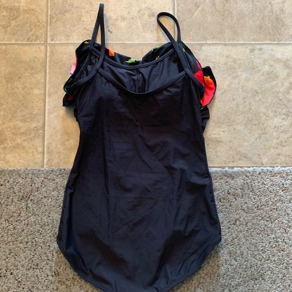 Ceeb | Swimsuit! - Picture 3 of 5